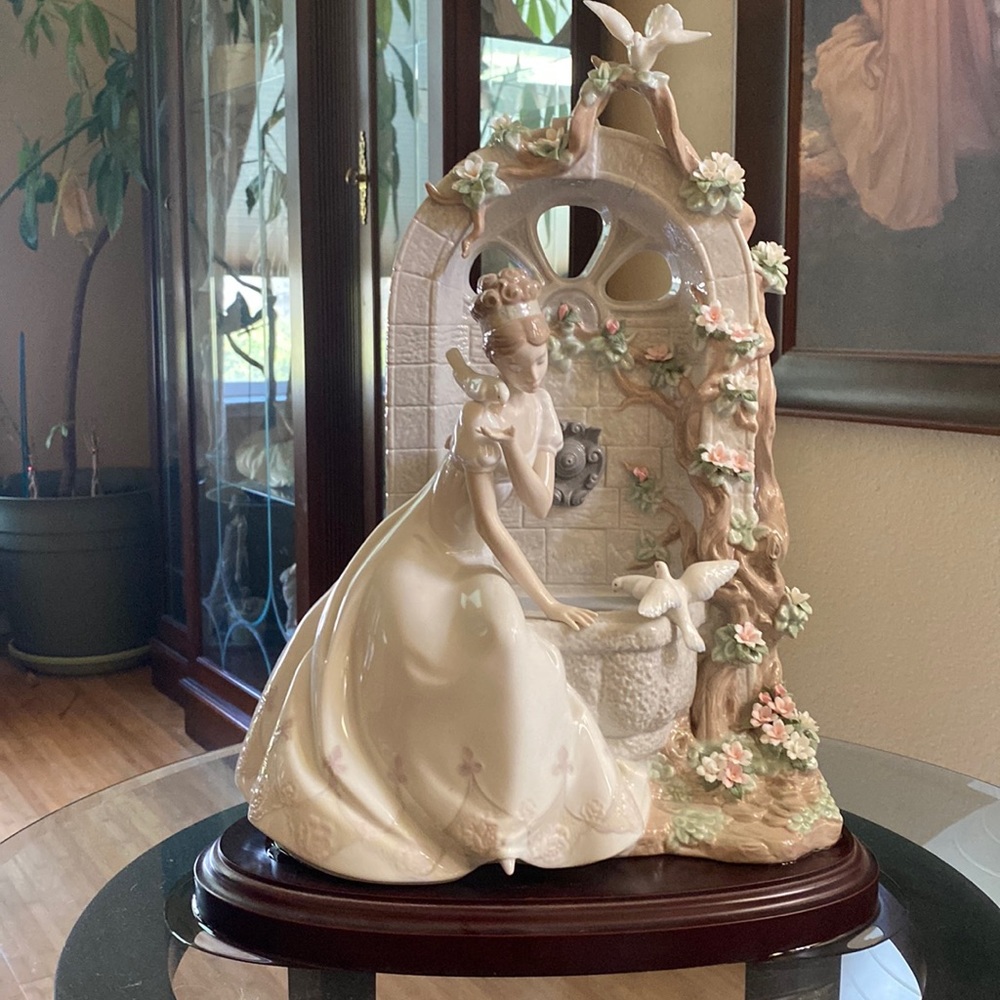 RETIRED 2010 ‘SPRING OF LOVE’ LLADRO Item#01001876